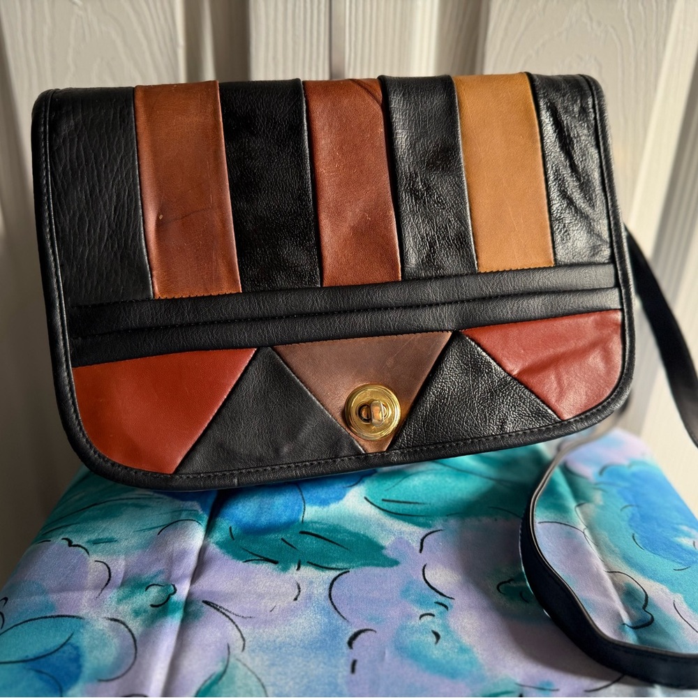 ‘95 Leather Avon Purse